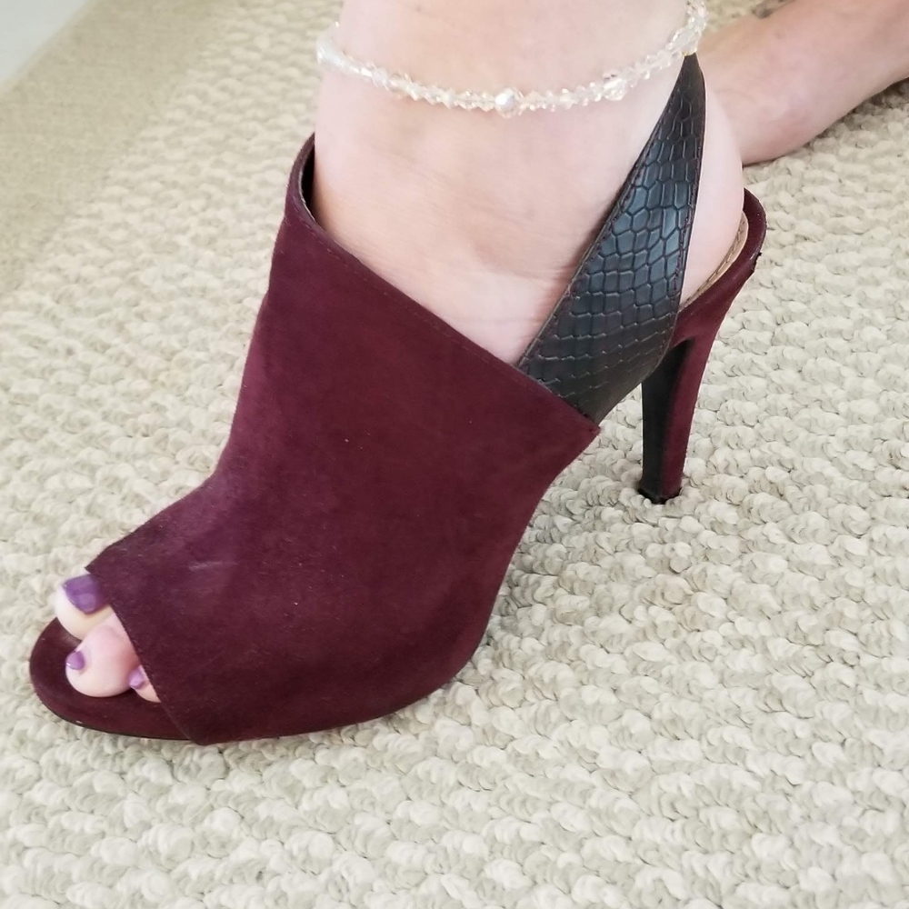 Ankle bracelet with Swarovski and vintage crystals.